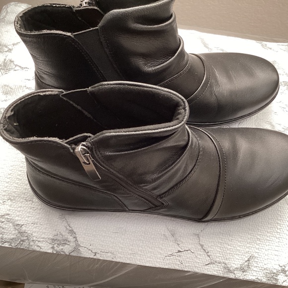 Clarks Booties size 7 NWOB - Picture 3 of 8